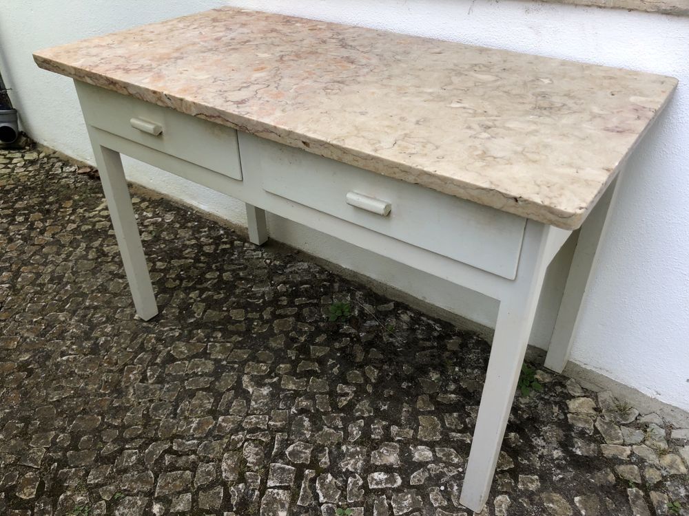 Mesa antiga com tampo de mármore / lioz