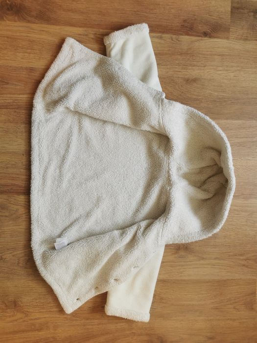 Biała bluza z kapturem rozpinana 68 74 M&S ocieplana z futerkiem polar