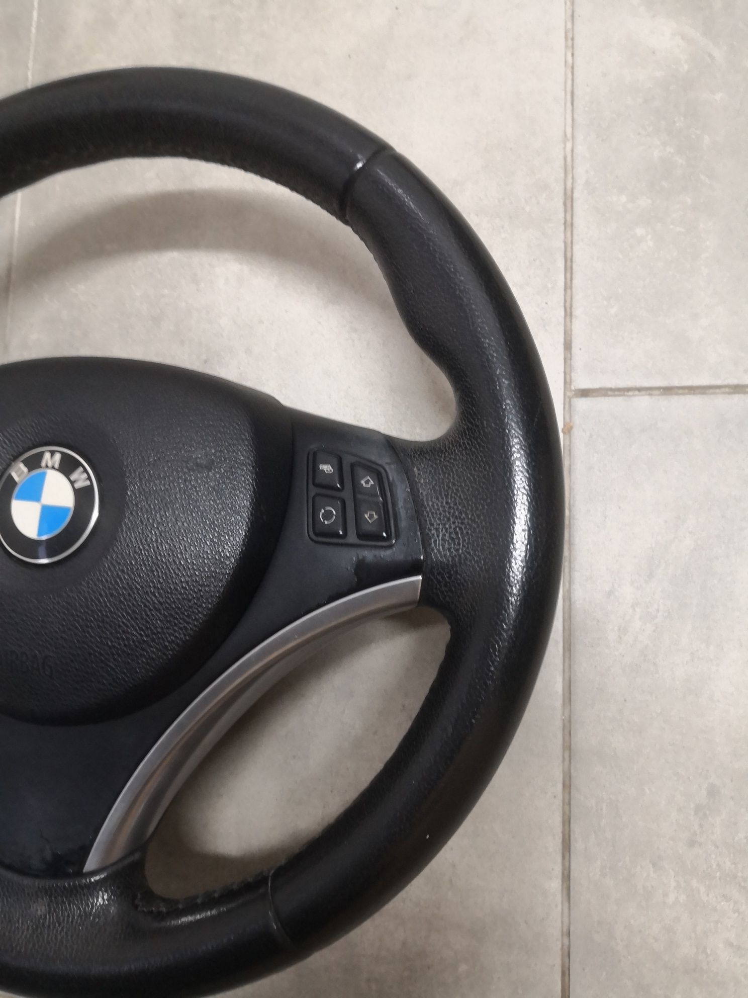 Kierownica multifunkcyjna BMW e87 e81 e82 e88 e90 e91 e92 z podusz #23