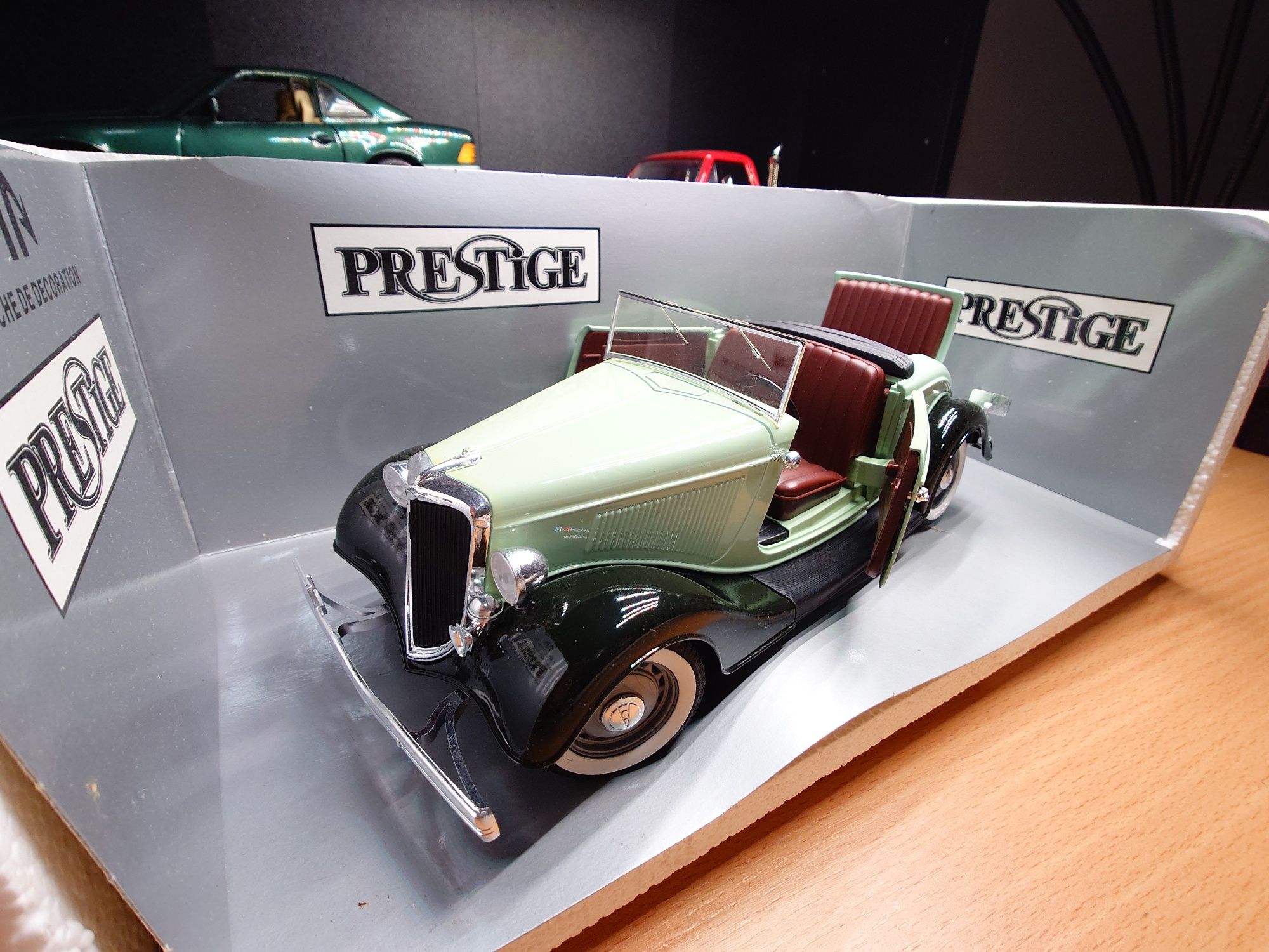 Модель Ford Roadster  Фірми Solido Prestige 8008 1:18