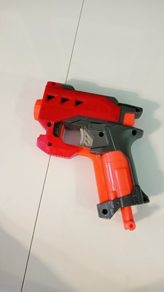 Pistolet nerf sprzedam tanio w bardzo dobrym stanie