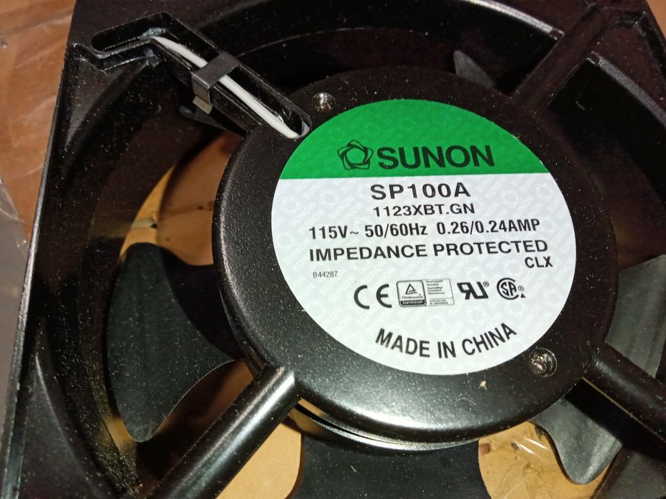 осевой вентилятор Sunon SP100A-1123XBT.GN