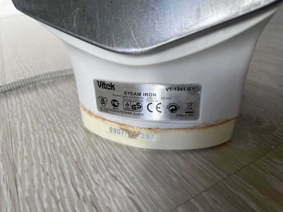 Утюг праска Vitek VT1241 2200W гладилка для білизни утюжек паравой