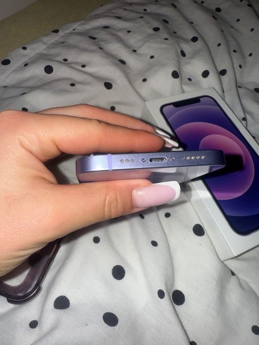 iPhone 12, w stanie bardzo  dobrym