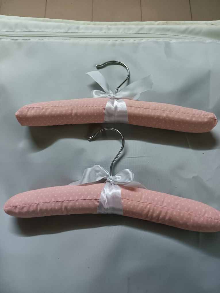 4 cabides bebé menina ( 1 cada)