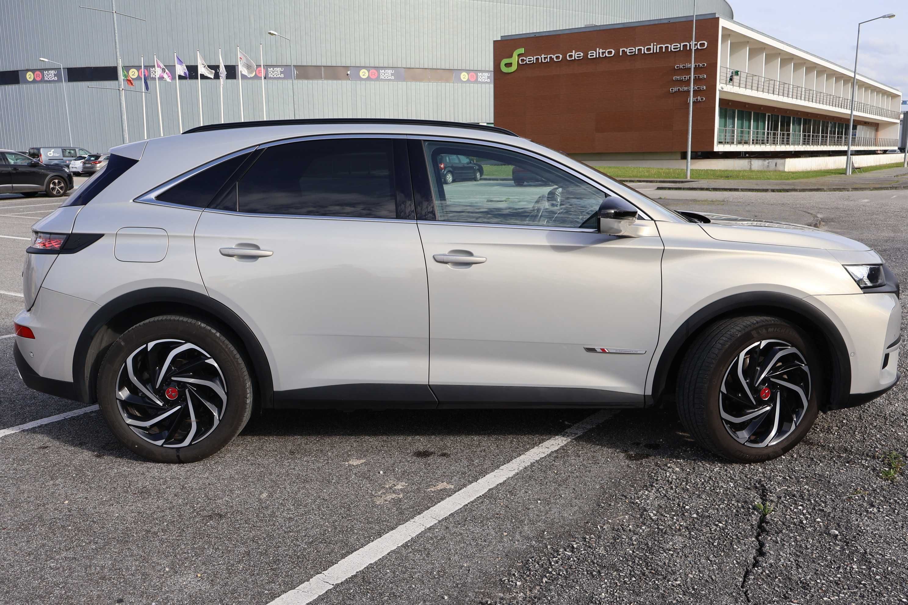 DS 7 Crossback E-TENSE Plug-in Híbrido Performance Line