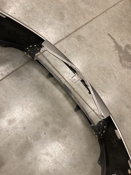 Zderzak przedni przód Toyota auris 2 oryginalny pod pdc