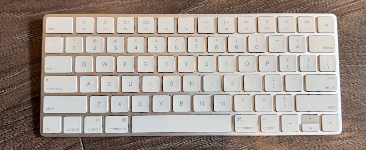 Apple Magic Keyboard w 99% sprawna