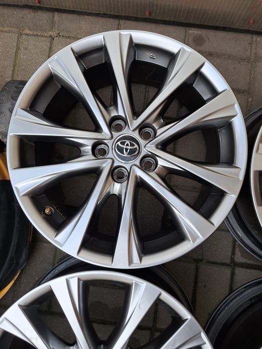 Felgi aluminiowe 18cali 5x114,3 7,5j et45 z czujnikami do Toyoty Rav4