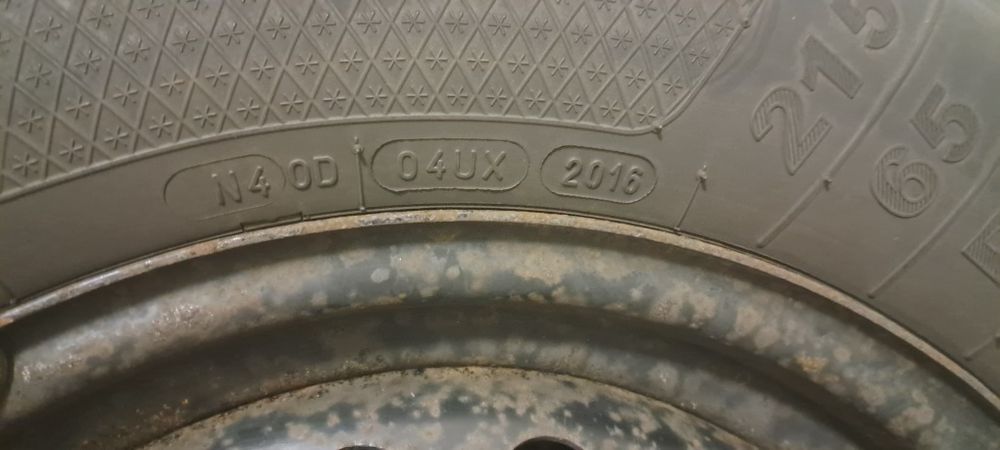 4x całe Koła 215/65/r16 z czujnikami powietrza.