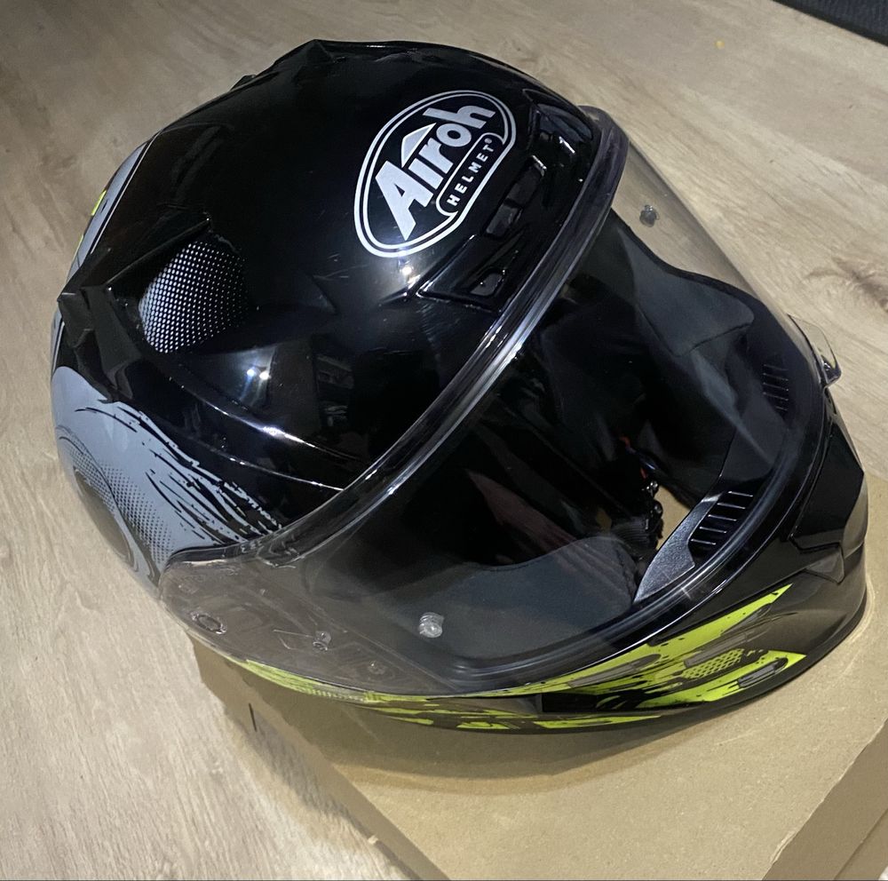 Kask motocyklowy Airoh Valor Akuna integralny roz. M stan jak nowy