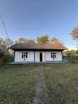 Будинок в селі брусниця