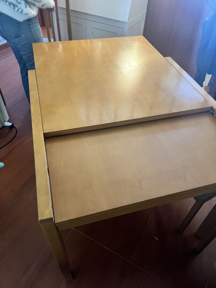 Mesa extensivel + cadeiras