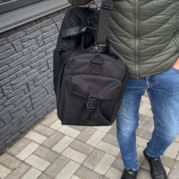 Чорна велика дорожня спортивна сумка 42 л