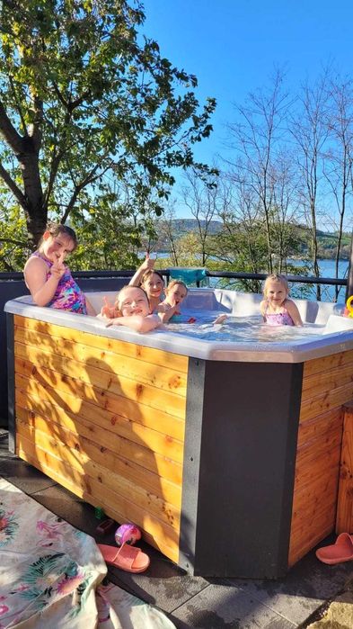 Domek z Jacuzzi nad Jeziorem Rożnowskim nocleg, relaks, cisza,