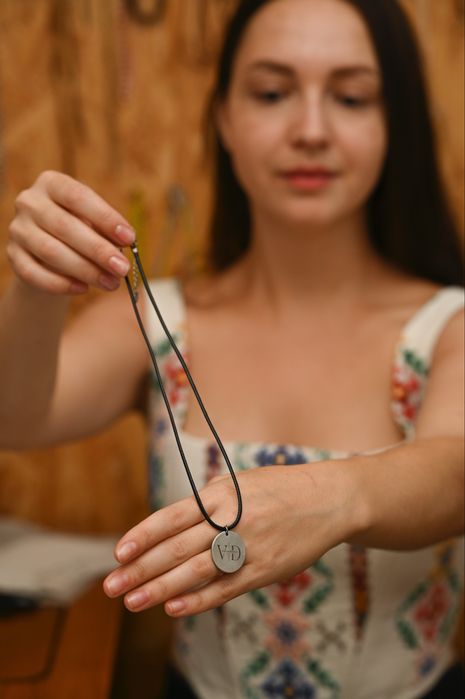 Гравіювання на бірках, жетонах, шкірі, металі, запальниці, прикрасах