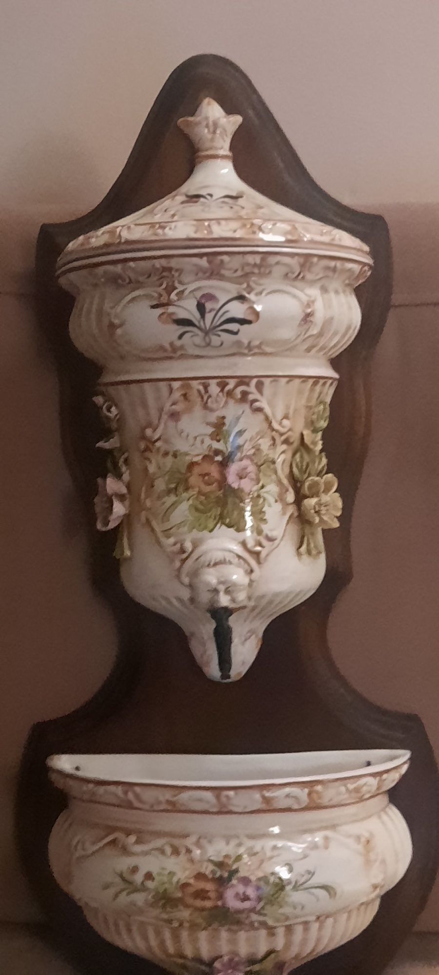 Fonte em porcelana