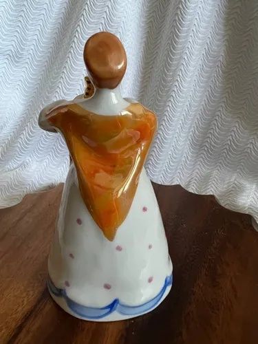 Статуэтка барышня с самоваром