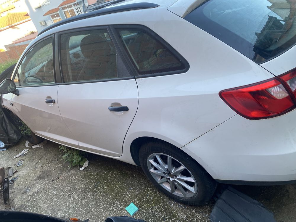 Seat ibiza st 6j 2014 acidentado para pecas