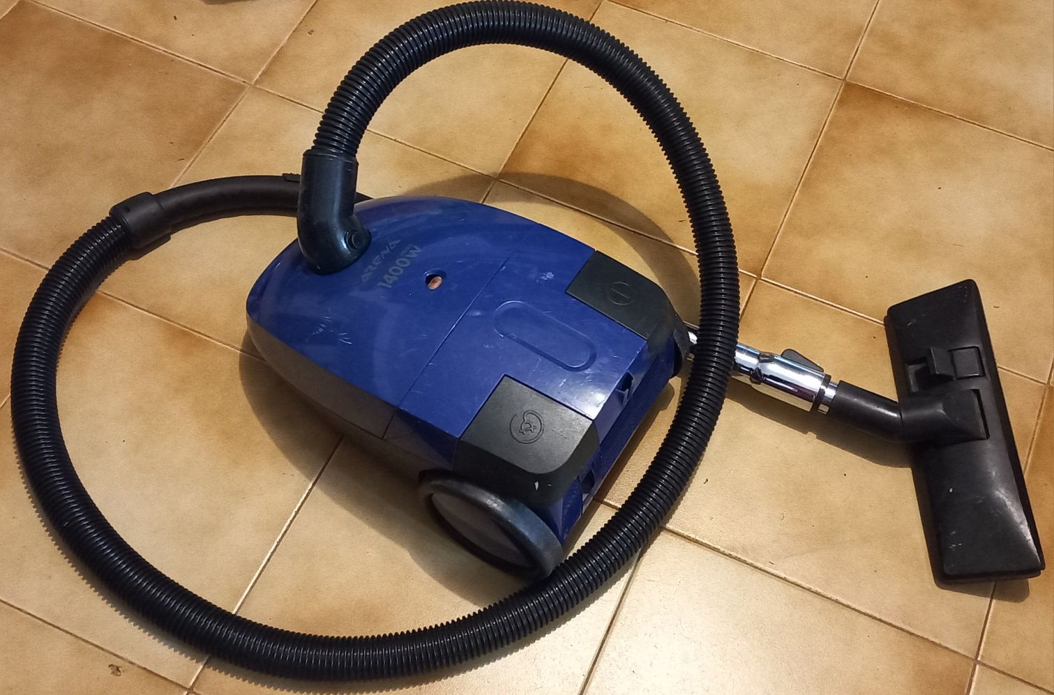Aspirador de saco a funcionar bem