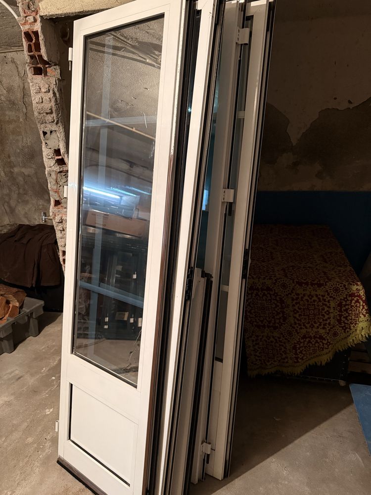 Vendo janelas e portas-janelas em alumínio com vidro duplo