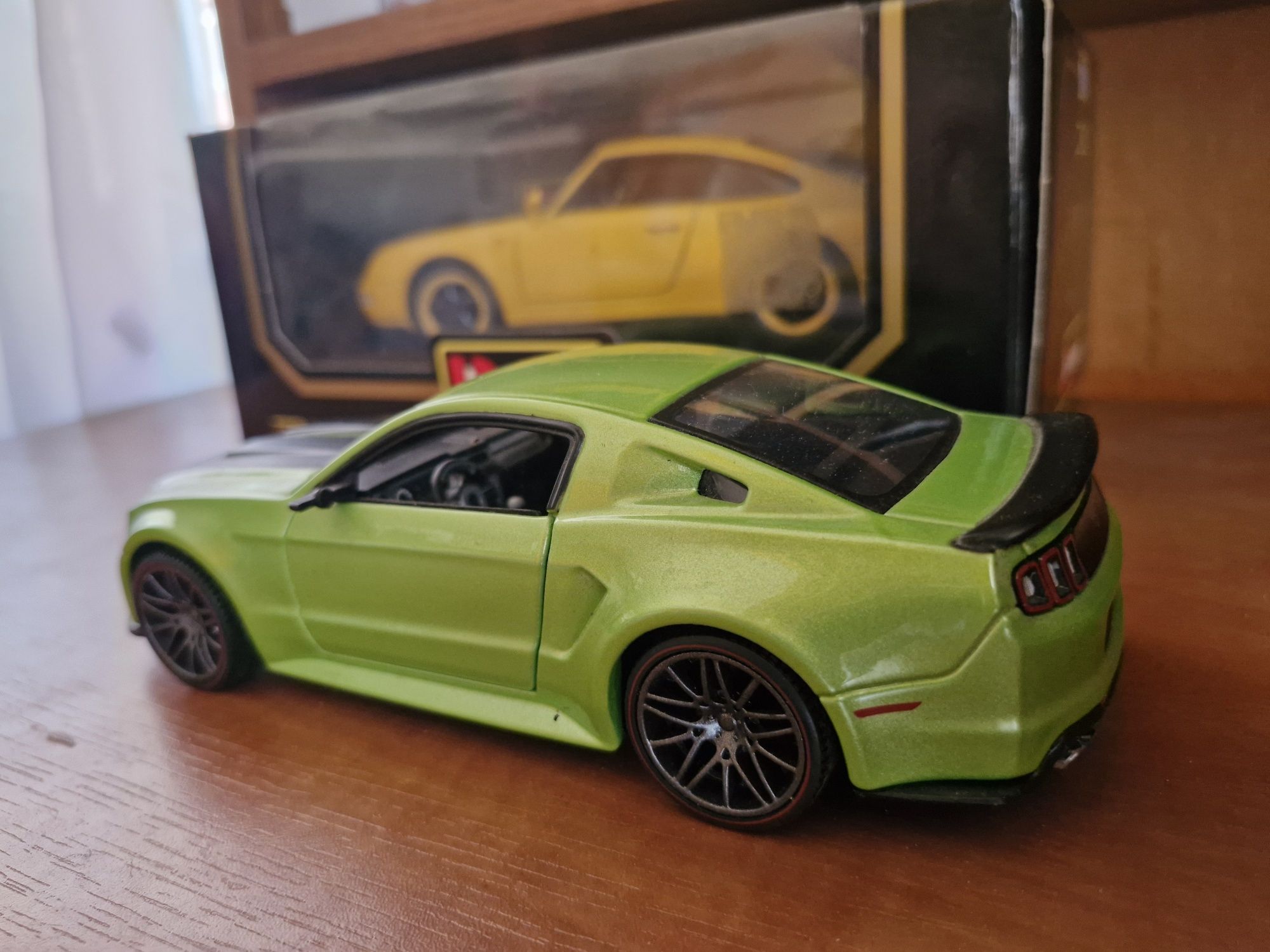 Model Ford Mustang, 1/24, Maisto