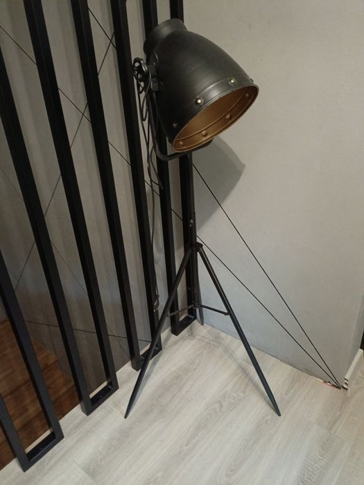 Lampa reflektor loft metalowa