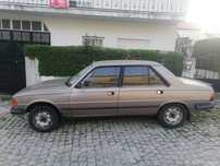 Carro clássico de 1984, Pegeot 305 GT, 1900 a gasolina uma máquina.