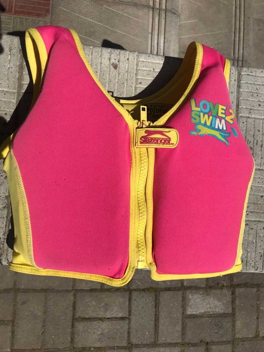 Плавальний жилет