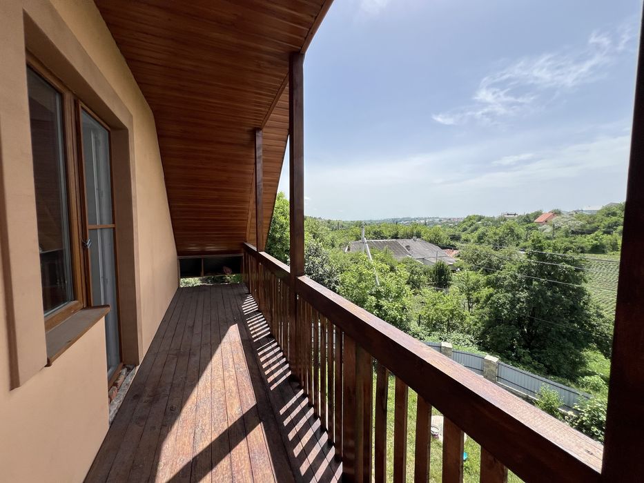 Продам чудовий новий будинок з ремонтом в затишному місці!