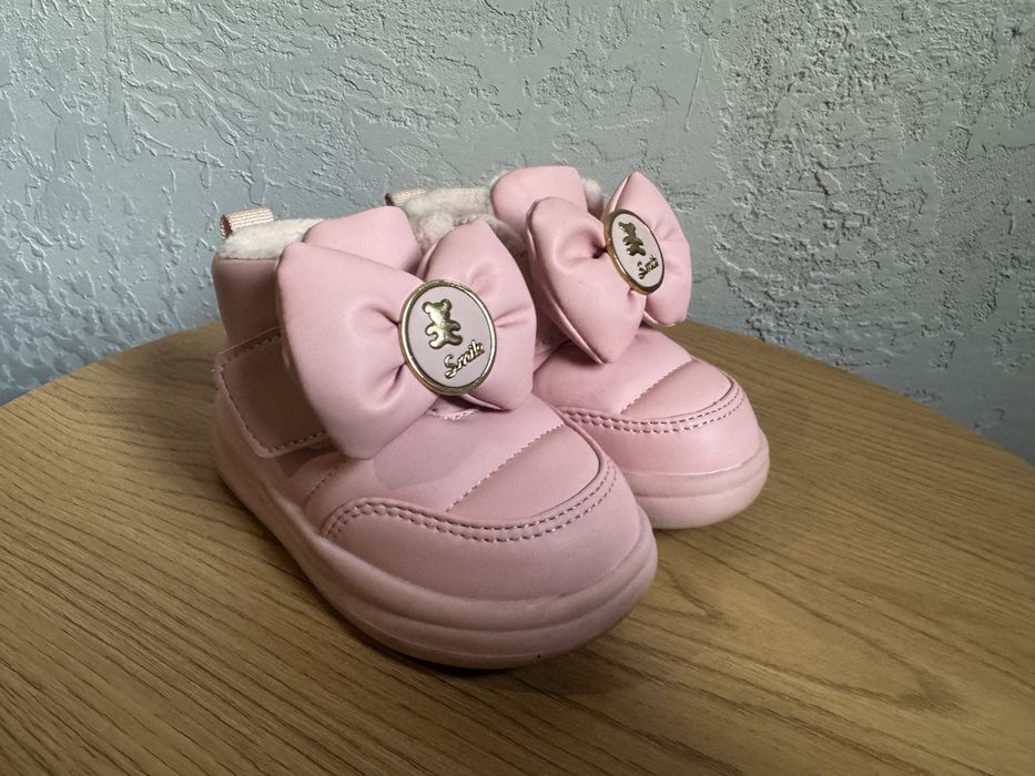 Взуття для дівчинки