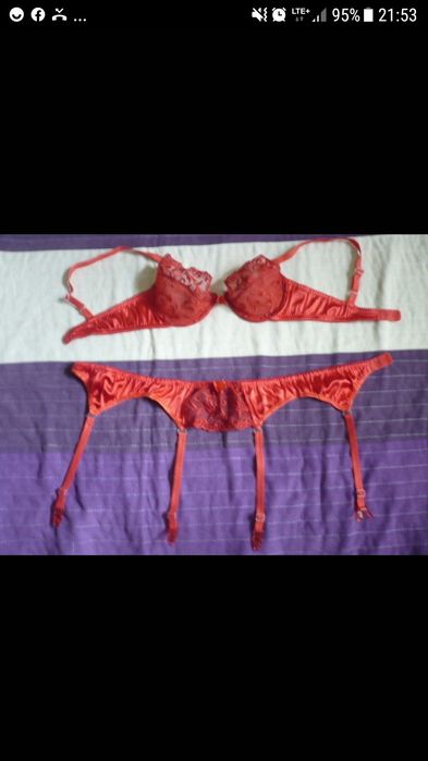Nowy czerwony komplet bielizny koronkowy z satyną s
