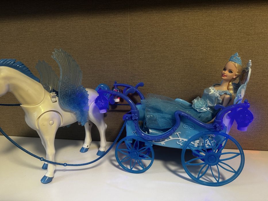 Іграшка Карета з конем та лялечкою