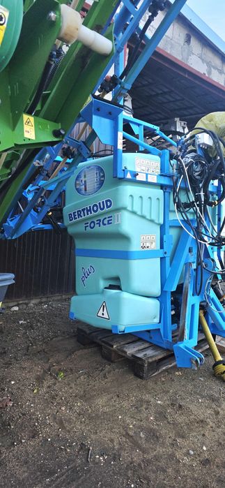 Opryskiwacz Berthoud FORCE II 1000l. 15 m. Oryginał!Prosty w obsłudze.