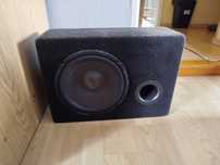 Subwoofer z wzmacniaczem w zestawie