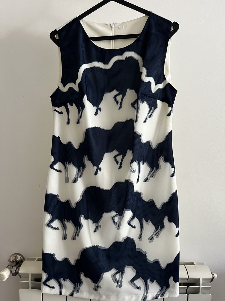Vestido azul e branco