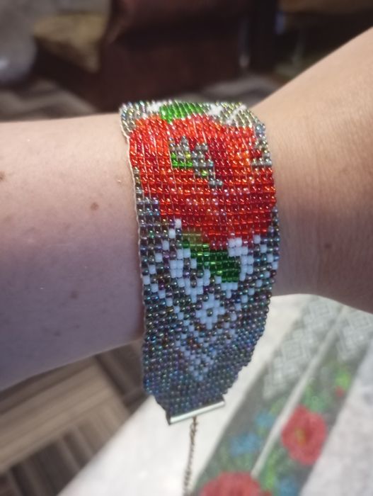 Вироби з бісеру . Гердани, браслети, квіти