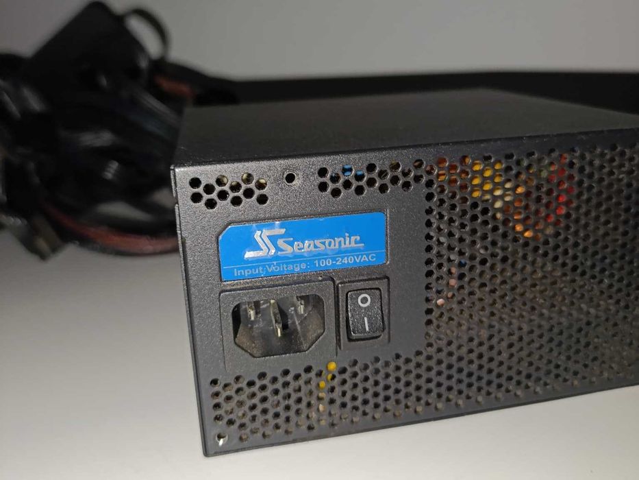 ROG Strix GTX 1070 Ti + Fonte