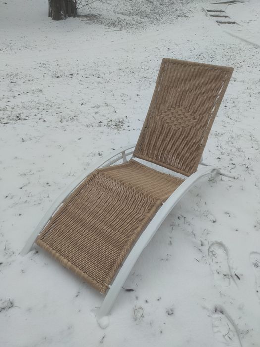 Шезлонг из ротанга