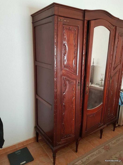 Mobília de quarto vintage em madeira maciça
