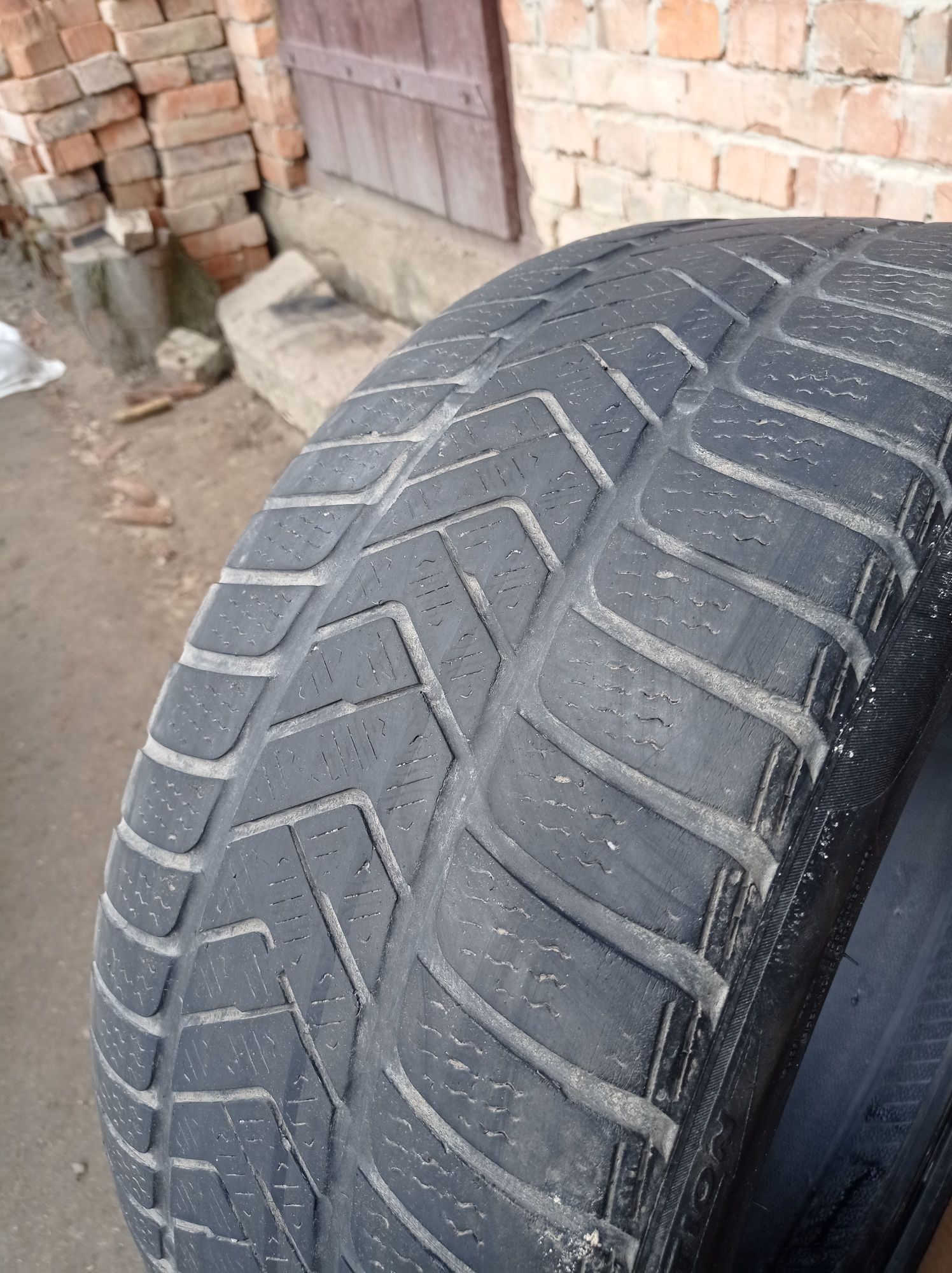 Продам резину 245/40 r18