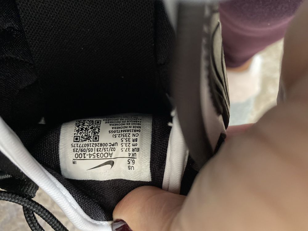 Nike Zoom Air/Estrear- pretas e brancas 37.5 tamanho