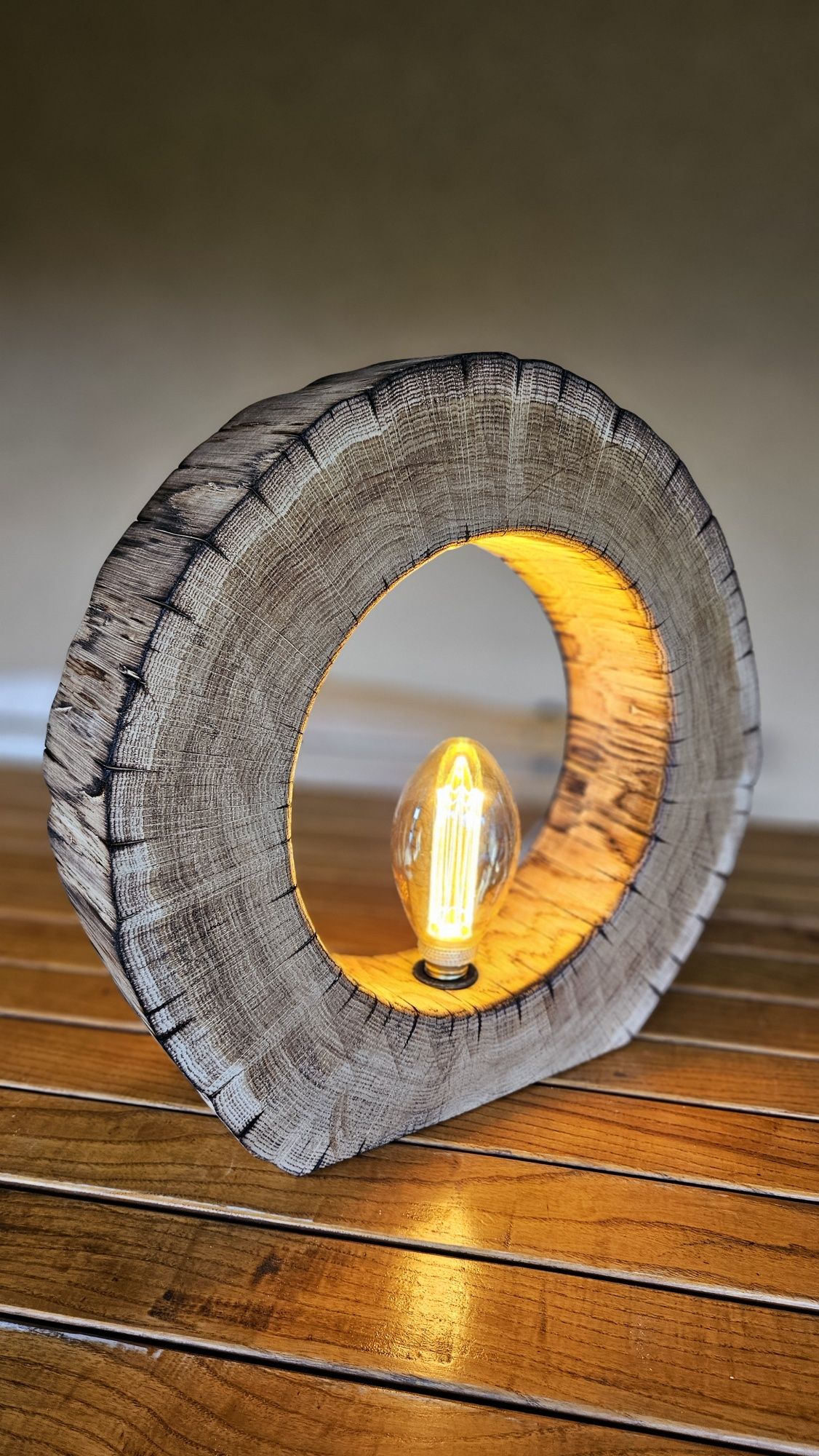 Lampa drewniana stylowa