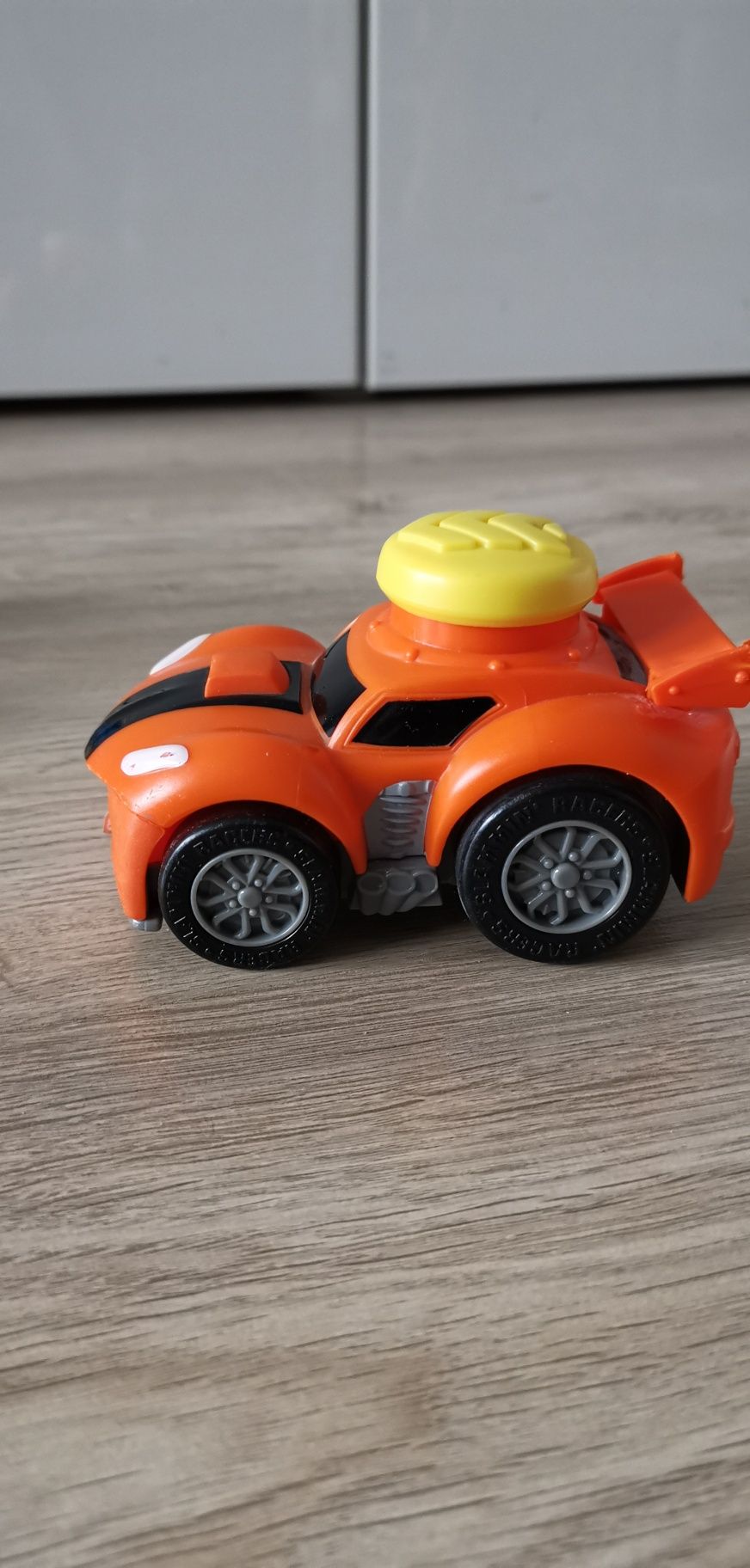 Autko z rampą Little Tikes