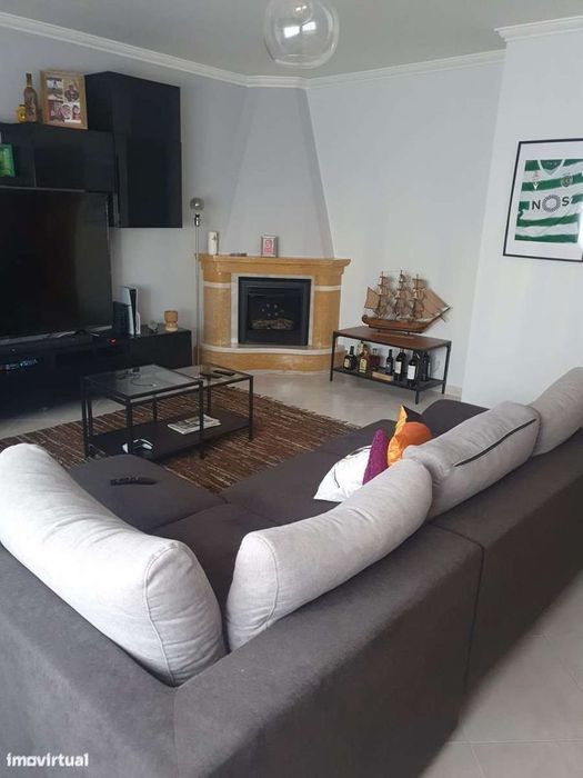 Apartamento T-3 com Box na Ribeirada em Odivelas