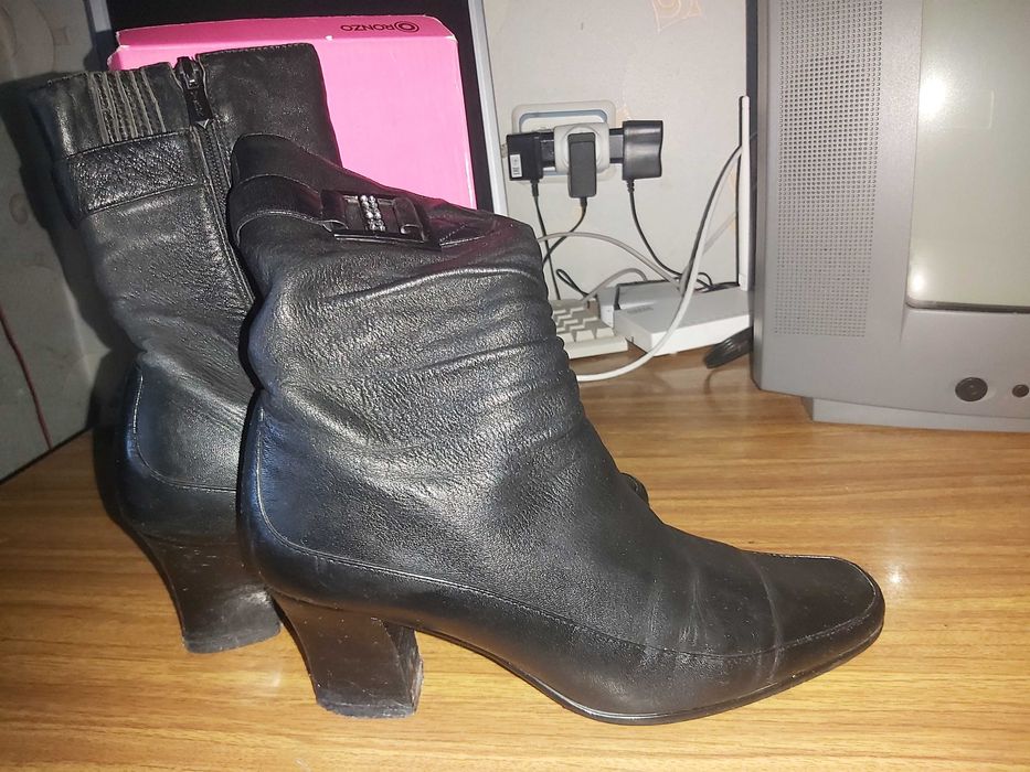 Продаються осінньо-весняні шкіряні ботіночки 37р.недорого