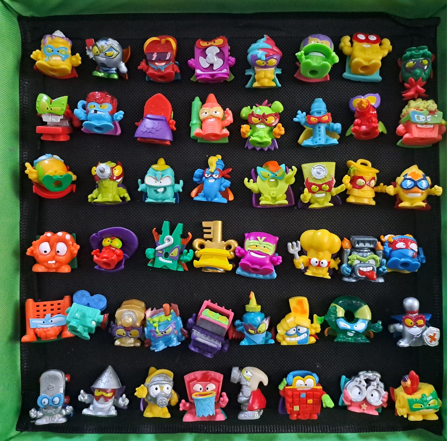 270 sztuk figurek Super Zings Super Things