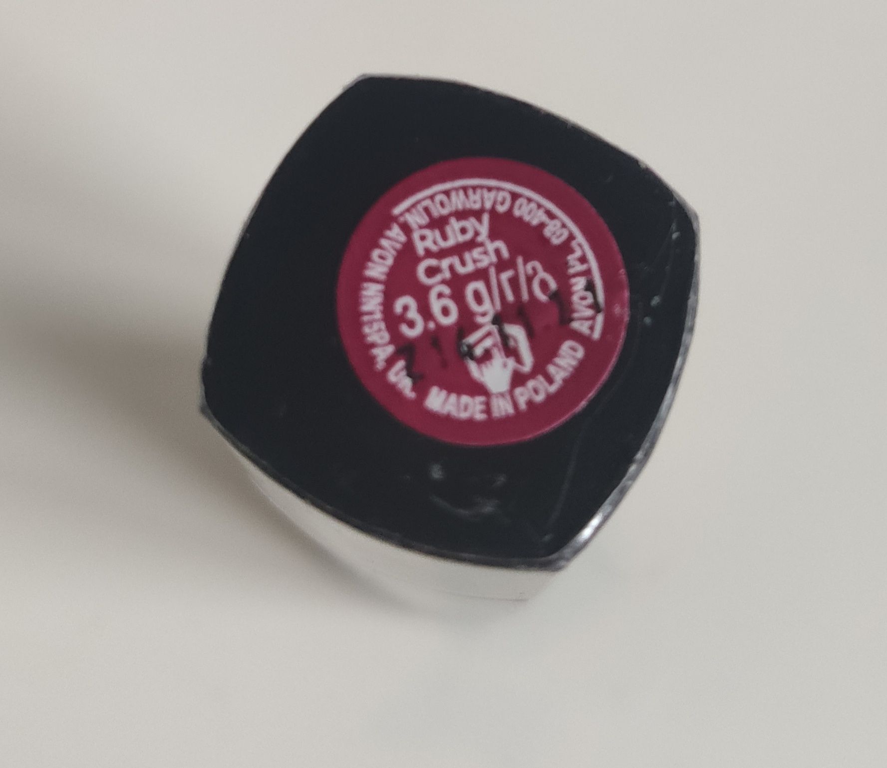 Ultra Matte szminka Avon Ruby Crush matowa