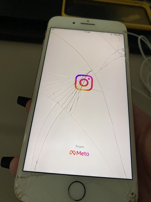 iPhone 8 Plus 64GB – sprawny, pękniety ekran