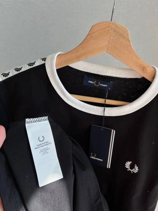 Футболка Fred Perry з лампасами/Футболка Fred Perry с лампасами